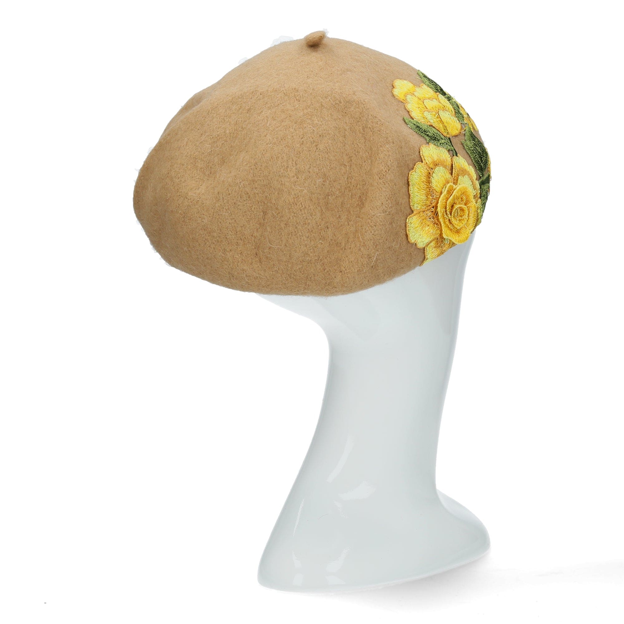Emylle basker med blommor - Hattar