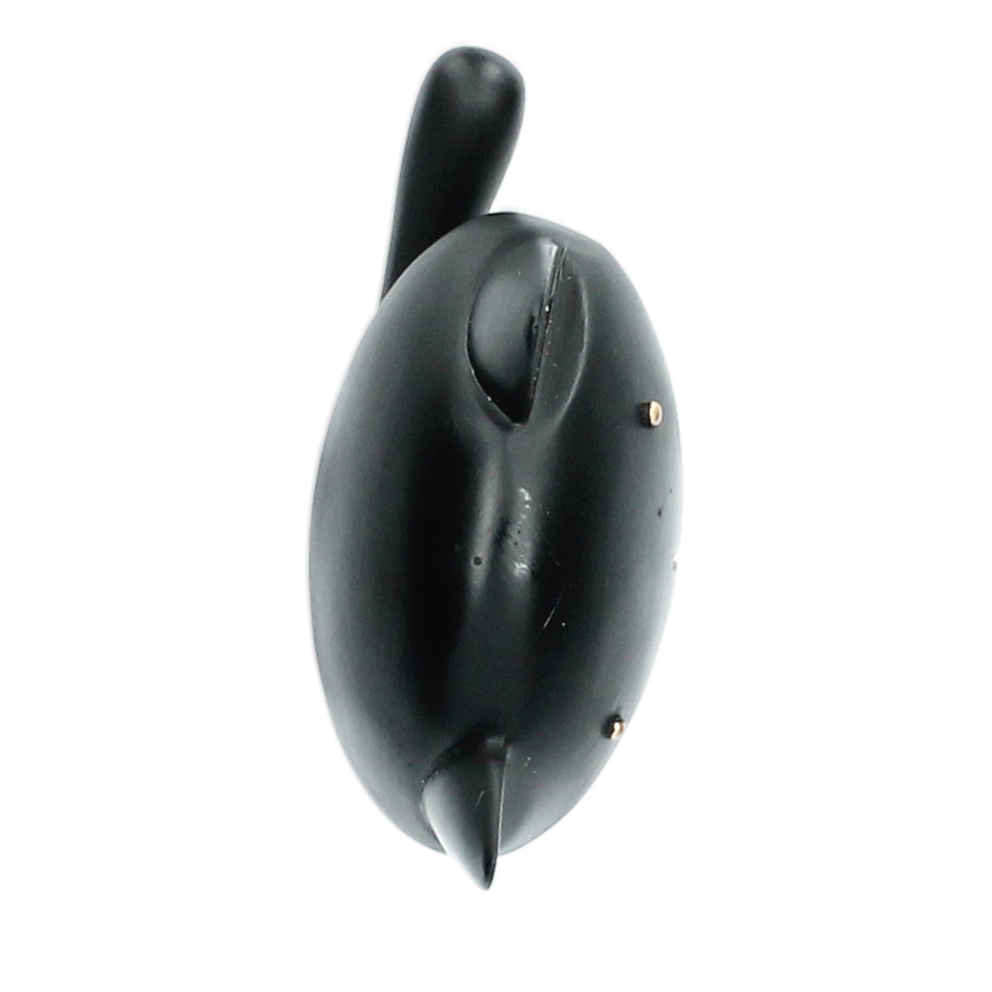 Statue af en lille sort kat med ringe - Dekoration